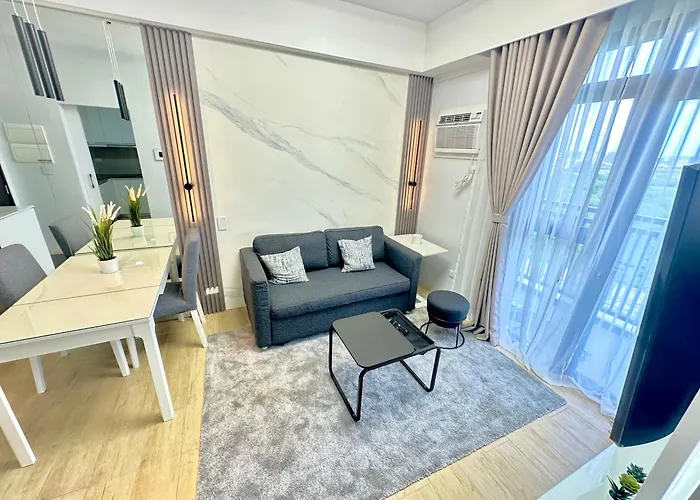 Stylish Luxe In Gentry Manor *