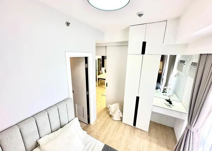 Apartment Stylish Luxe In Gentry Manor